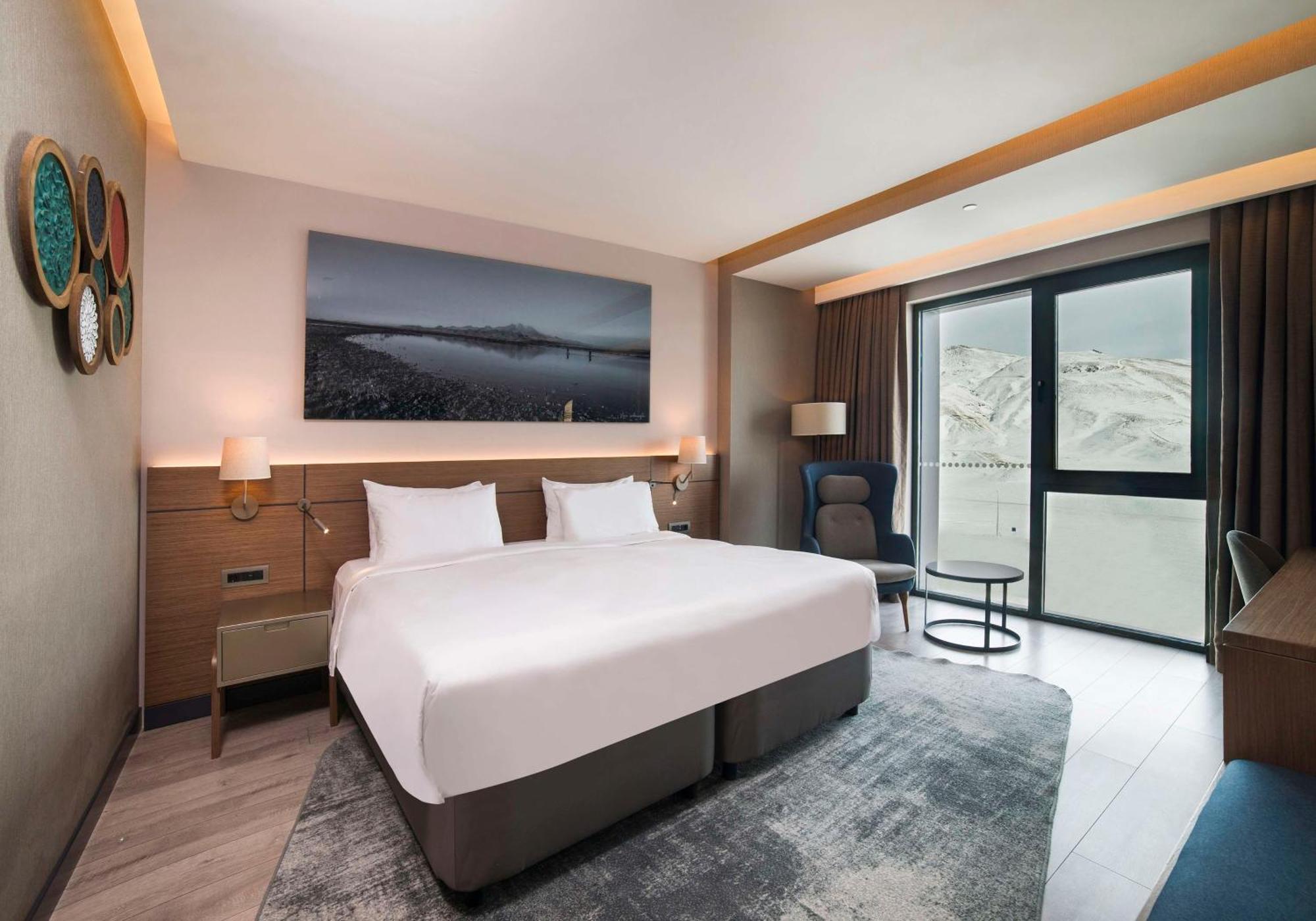 Radisson Blu Hotel, Mount Hotel